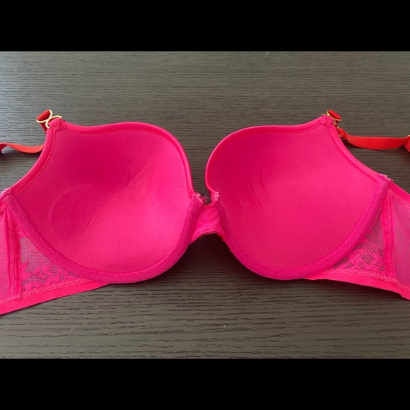 Victoria’s Secret Push-up Bra 34DD (E) - Picture 5 of 7